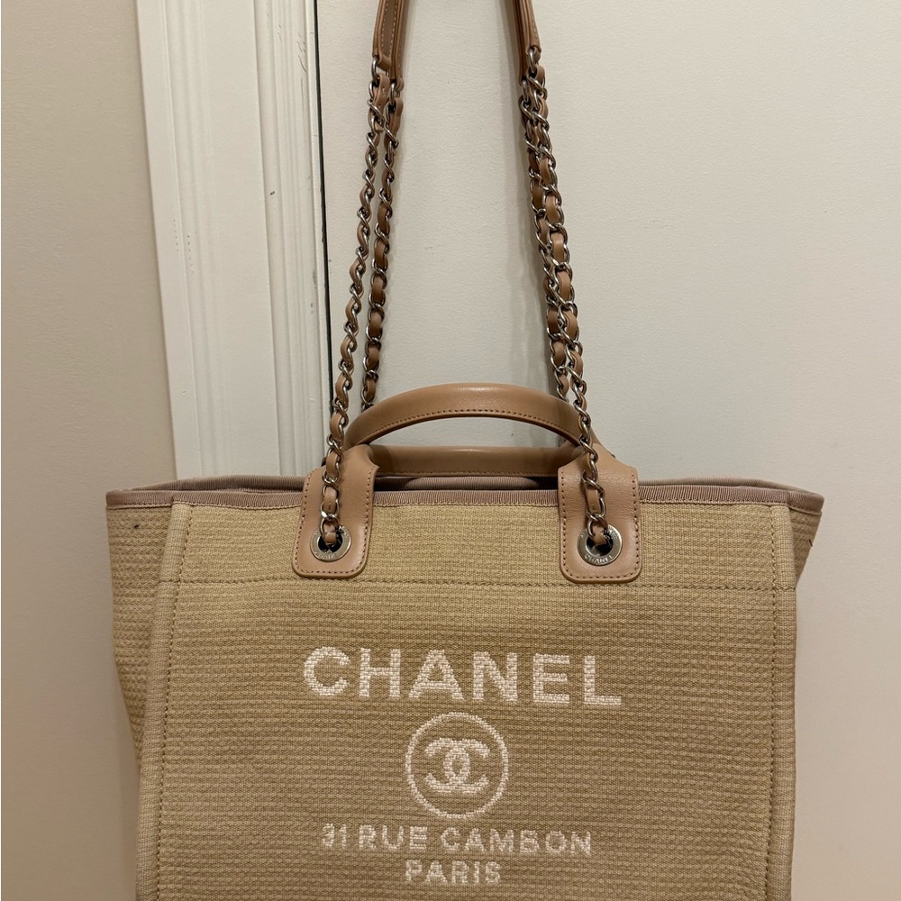 CHANEL Small Deauville Tote in beige - Picture 2 of 16